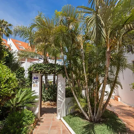 Luxury 4 Bedroom Penthouse Apartment *