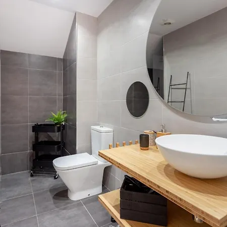 Luxury 4 Bedroom Penthouse Apartment *